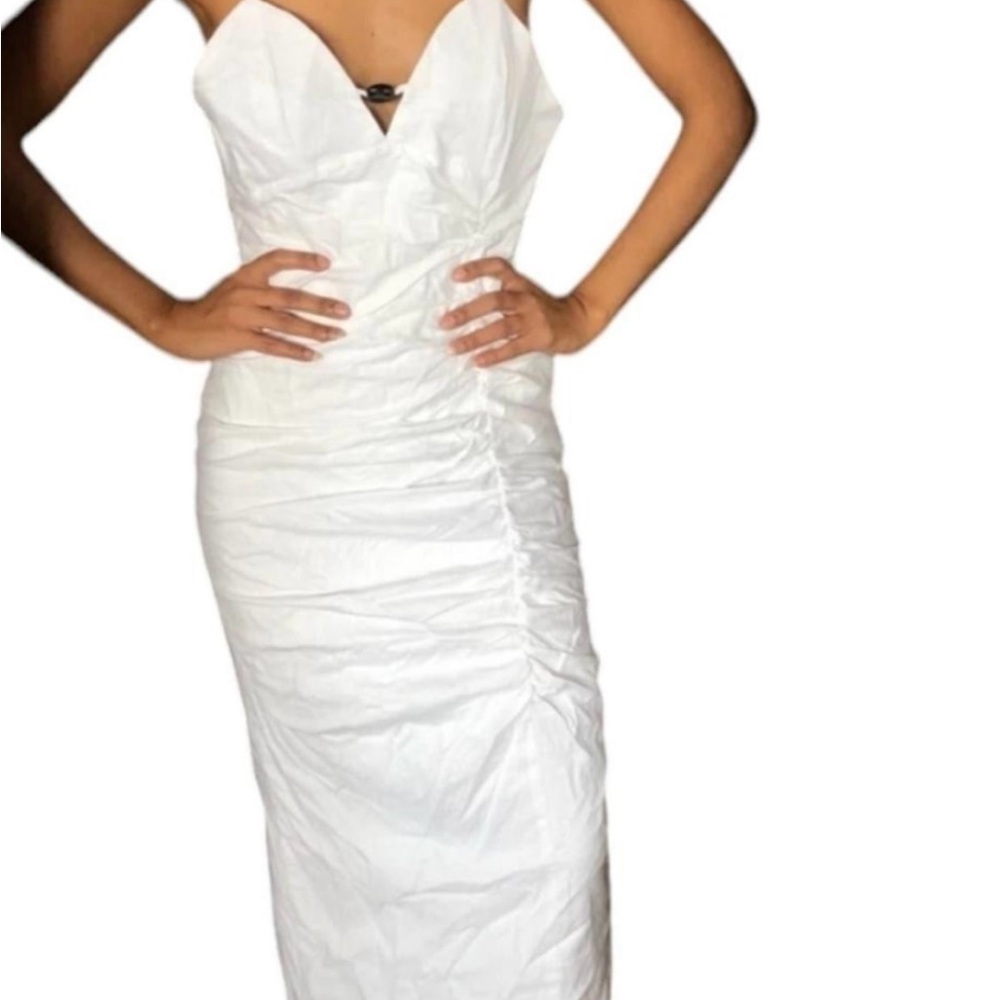 Elegant White Strapless Dress line